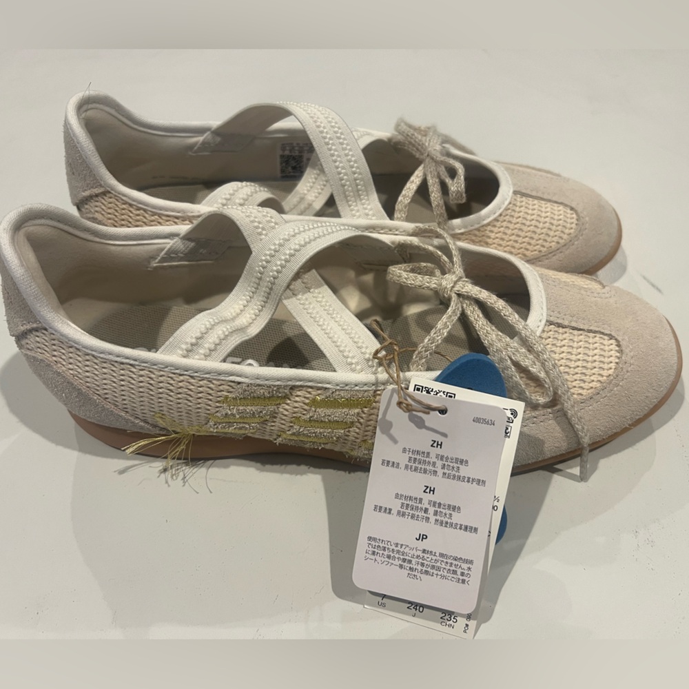 NWT Adidas Barreda Mary Jane Cream and White Women's sneakers